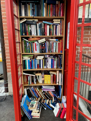 Bücherschrank - Telefonzelle am Rathaus und an der Bücherei